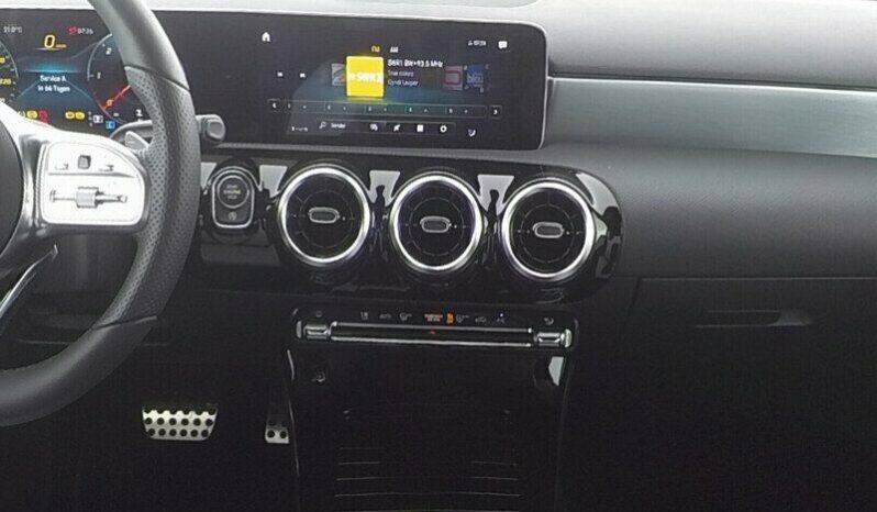 Mercedes-Benz A 200 d Premium AMG Line pieno