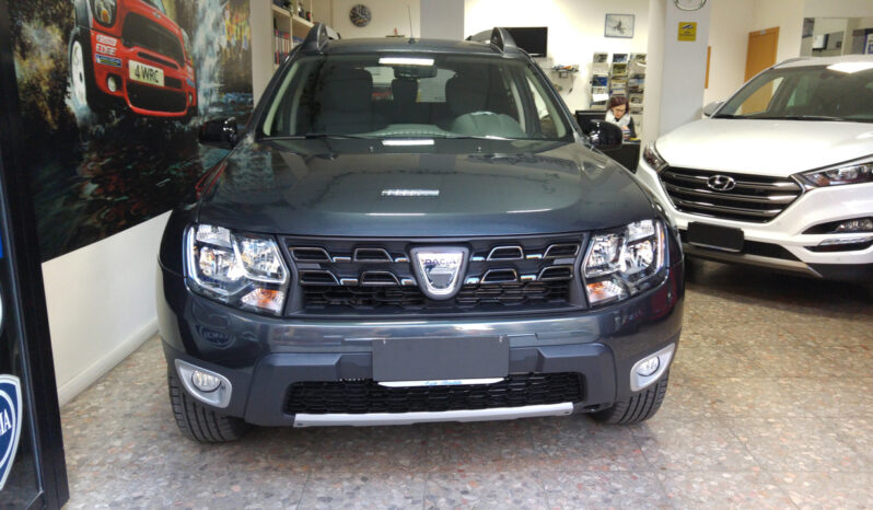 Dacia Duster Black Shadow pieno