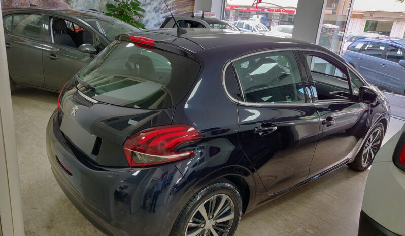 Peugeot 208 5 Porte Nuove usate km0 aziendali pieno