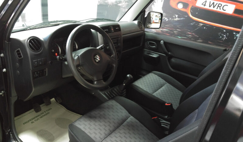 Suzuki Jimny usate pieno