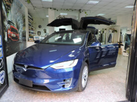 Tesla Model X 90D