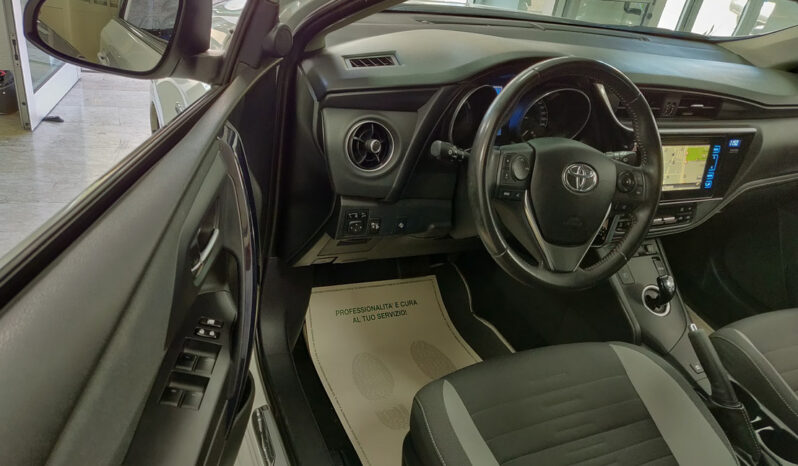 Toyota Auris Touring Sports 1.8 Hybrid pieno