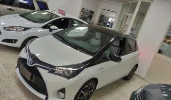 Toyota Yaris 1.5 Hybrid 5 porte Trend “White Edition” pieno