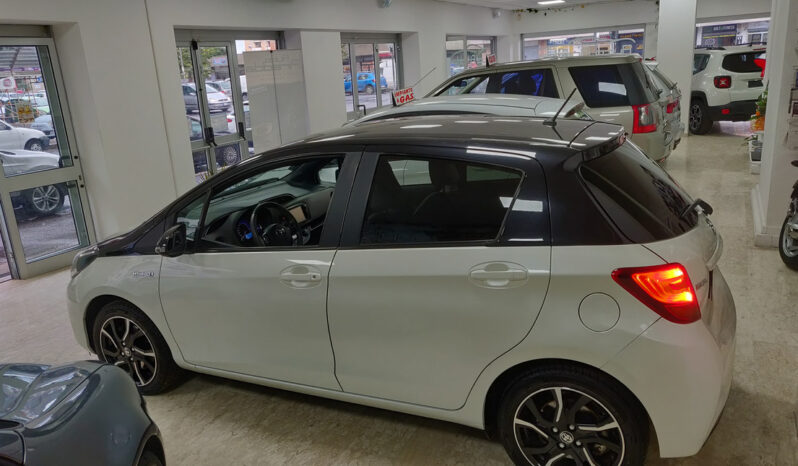 Toyota Yaris 1.5 Hybrid 5 porte Trend “White Edition” pieno