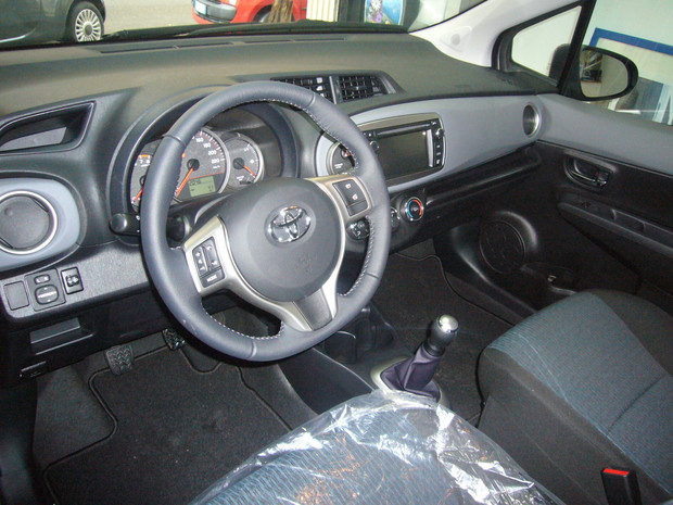 Toyota Yaris 1.0 Active 5 Porte pieno