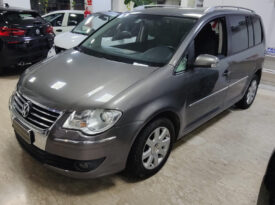 Volkswagen Touran 2.0 TDI DSG 7 Posti