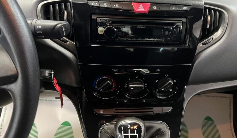 Lancia Ypsilon 1.2 69 CV 5 Porte Silver EURO 6 pieno