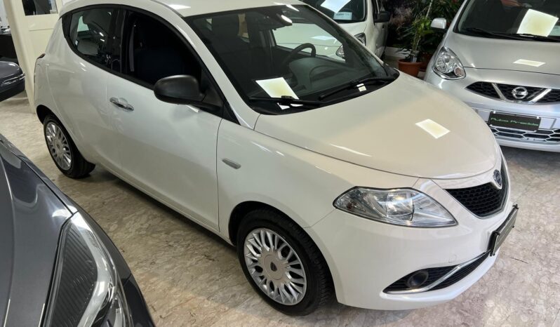 Lancia Ypsilon 1.2 69 CV 5 Porte Silver EURO 6 pieno