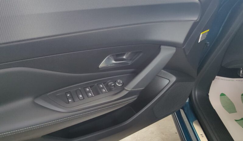Peugeot 408 130 CV EAT8 GT pieno