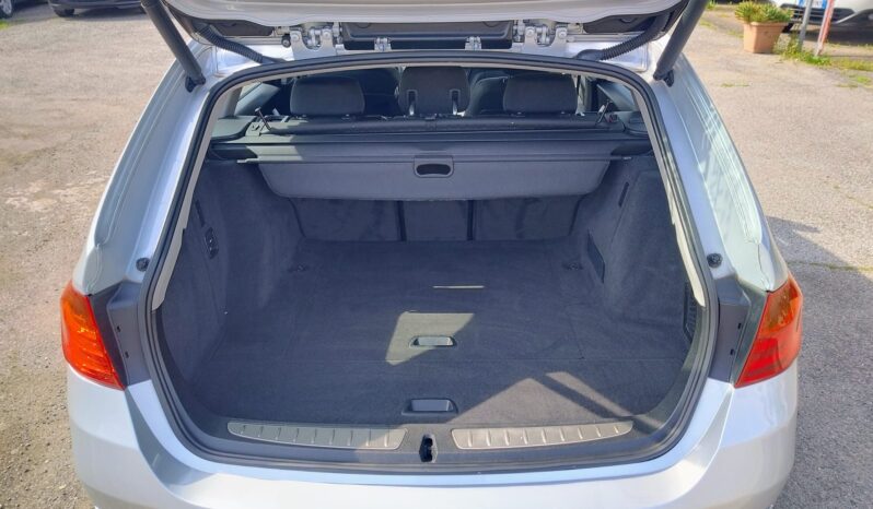 Bmw 318d Touring pieno
